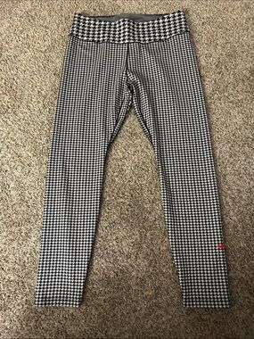 Nike Black & White Houndstooth Dri-FIT Leggings, 32 resting waist, Inseam 26